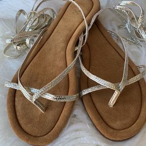 ✨VINCE CAMUTO GLADIATOR SANDALS✨